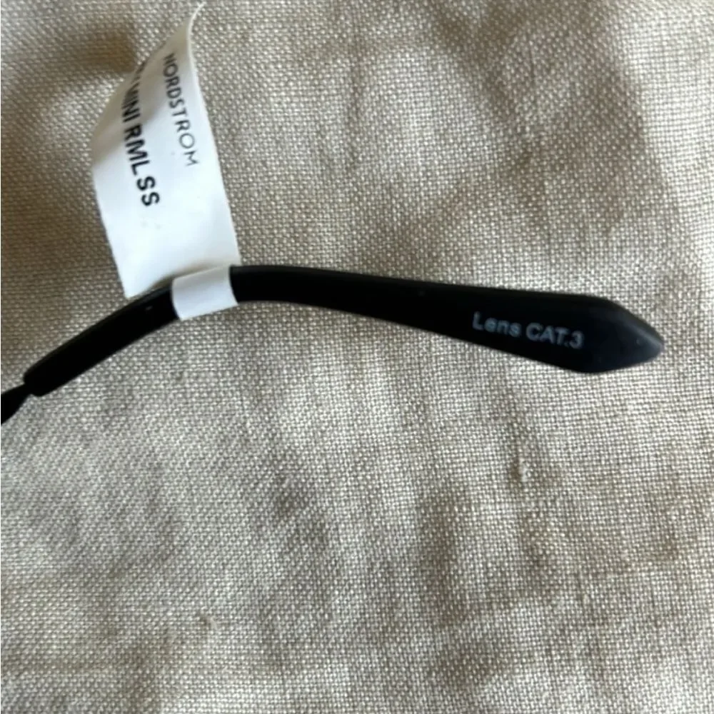 NWT-RARE-Quay high key mini rimless sunglasses.🕶️ case with Quay cleaning cloth
